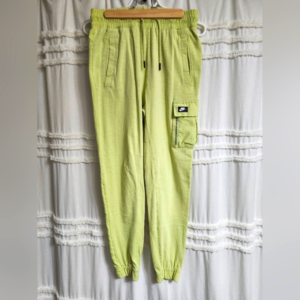 Like new, Nike pants, size small. Final Price Reduction.